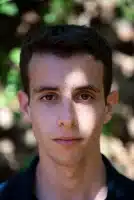 איתן נחום - מחבר מאמרים על סטריפטיז