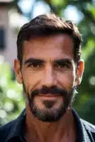 אלון פישר - מחבר מאמרים על סטריפטיז