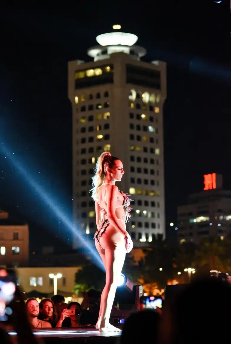 סטריפטיז בחיפה